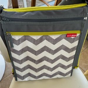 Skip Hop CENTRAL PARK OUTDOOR BLANKET & COOLER BAG CHEVRON